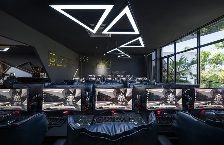 Game Center Modern Tempat Nongkrong, Esports, dan Hiburan Gaming