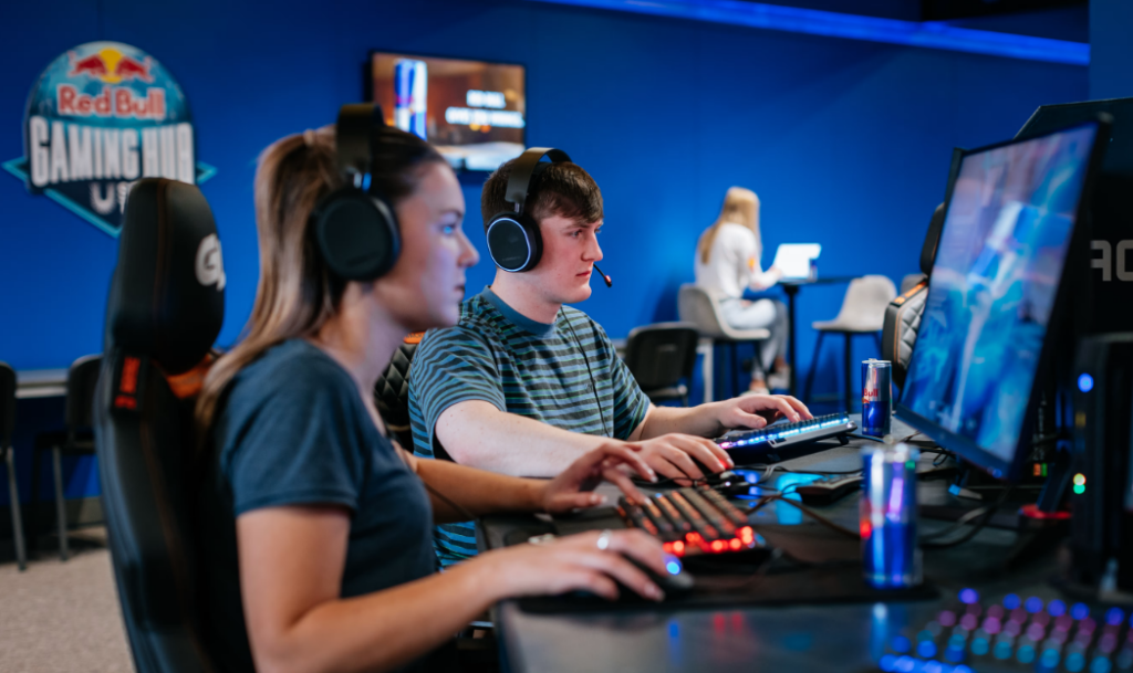 Turnamen Online vs Offline: Mana Lebih Seru?